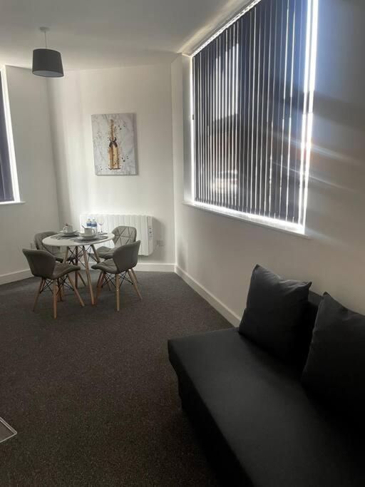 #6Bs 1 Bed Serviced Apartment ดาร์บี ภายนอก รูปภาพ