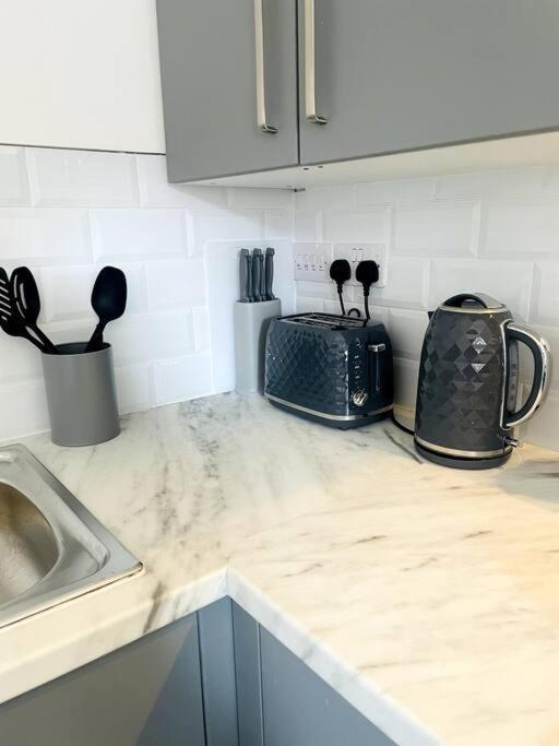 #6Bs 1 Bed Serviced Apartment ดาร์บี ภายนอก รูปภาพ